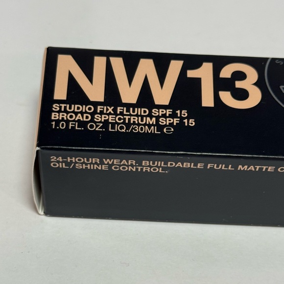 MAC NW13 Studio Fix Fluid SPF15 24HR Matte Foundation + Oil Control NEW - Picture 4 of 9